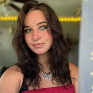 Meet your Posher, Ellenie